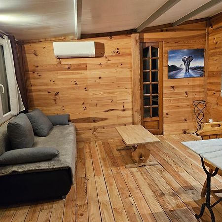 Gîte ou chambre d'hôte dans la campagne de Rognes Extérieur photo