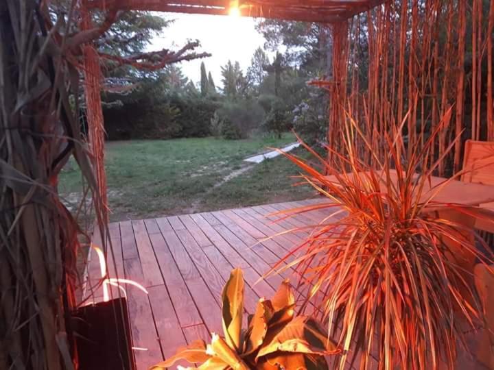 Gîte ou chambre d'hôte dans la campagne de Rognes Extérieur photo
