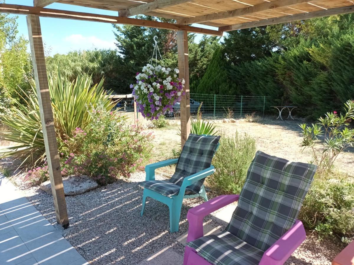 Gîte ou chambre d'hôte dans la campagne de Rognes Extérieur photo