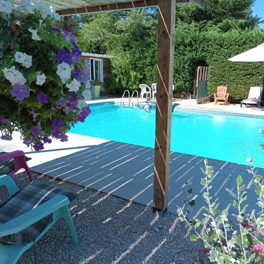 Gîte ou chambre d'hôte dans la campagne de Rognes Extérieur photo